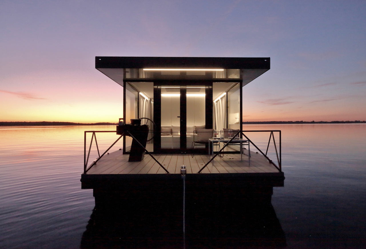 loungeboat: An Architect Couple Designs an Apartment on the Water