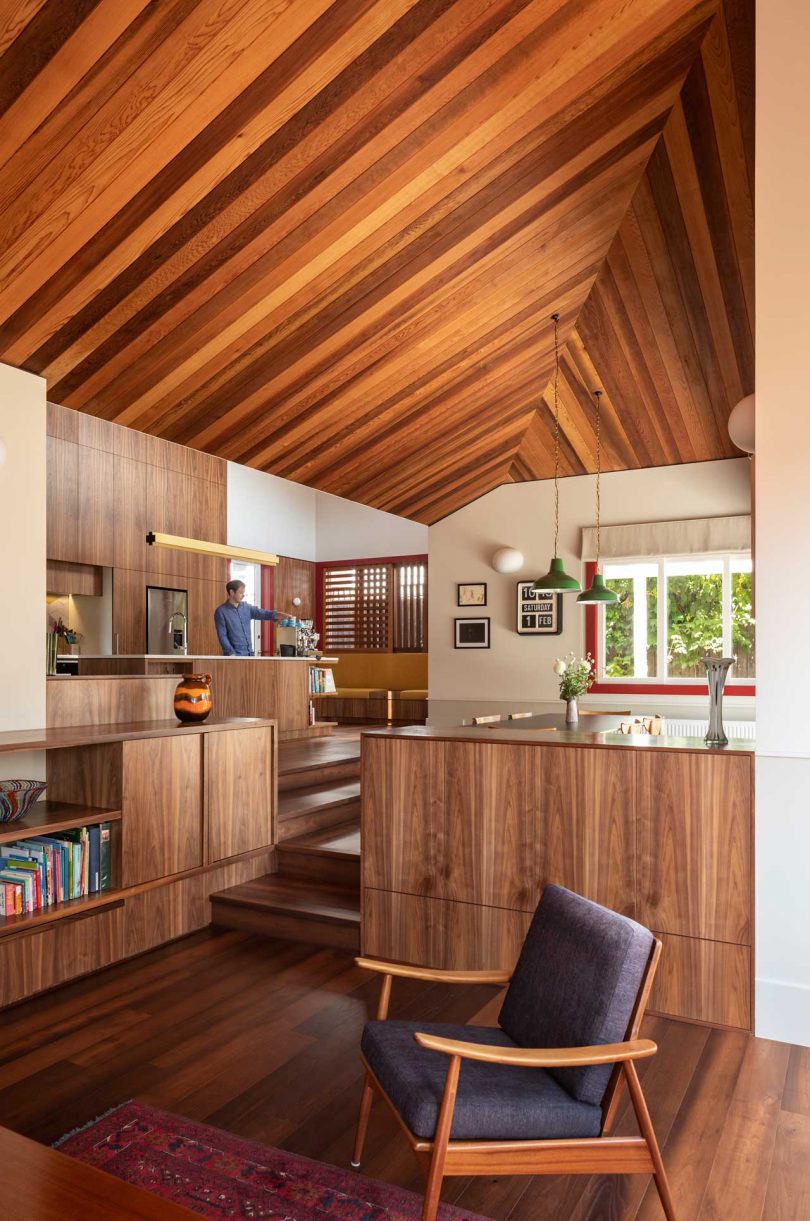 Auckland'S Split House Boasts Cedar Ceilings And A Wooden Screen