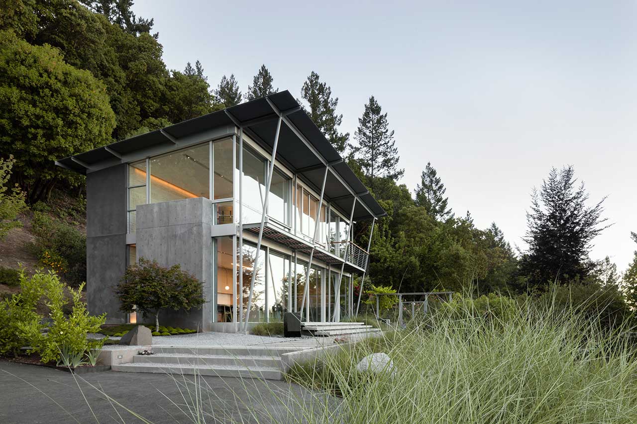 A Glass-Fronted Weekend Retreat in the Hills Above Sonoma Wine Country